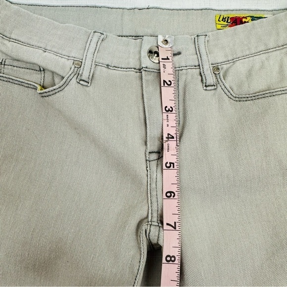 Blank NYC Size 25 x 32.5 Gray Straight Leg  Stretch Jeans - Picture 9 of 10